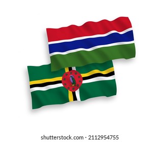 Banderas de olas de tela vectorial nacional de Dominica y la República de Gambia aisladas de fondo blanco. de 1 a 2.