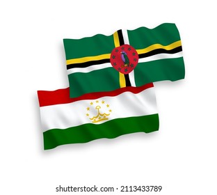 Nationale Vektor-Wellen-Flaggen von Dominica und Tadschikistan einzeln auf weißem Hintergrund. 1 bis 2 %.