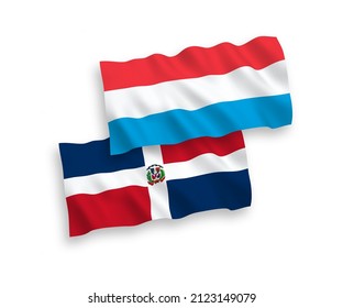 Banderas de olas de tela vectorial nacional de República Dominicana y Luxemburgo aisladas en fondo blanco. de 1 a 2.