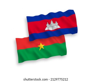 Banderas de olas de tela vectorial nacional del Reino de Camboya y Burkina Faso aisladas en fondo blanco. de 1 a 2.
