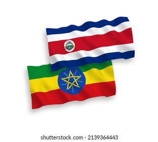 Nationale Vektor-Wellen-Flaggen der Republik Costa Rica und Äthiopien einzeln auf weißem Hintergrund. 1 bis 2 %.