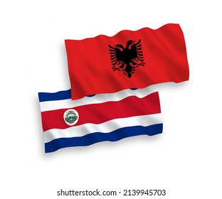 Nationale Vektor-Wellen-Flaggen der Republik Costa Rica und Albanien einzeln auf weißem Hintergrund. 1 bis 2 %.