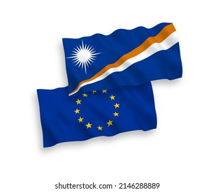 Banderas de olas de tela vectorial nacional de la Unión Europea y la República de las Islas Marshall aisladas en fondo blanco. de 1 a 2.