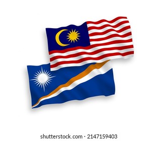 Banderas de olas de tela vectorial nacional de la República de las Islas Marshall y Malasia aisladas en fondo blanco. de 1 a 2.