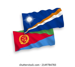 Banderas de olas de tela vectorial nacional de la República de las Islas Marshall y Eritrea aisladas en fondo blanco. de 1 a 2.