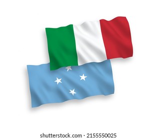 Banderas de ondulación de tela vectorial nacional de Italia y Estados Federados de Micronesia aislados en fondo blanco. de 1 a 2.