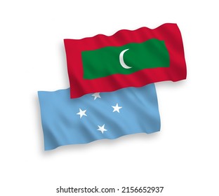 Banderas de olas de tela vectorial nacionales de los Estados Federados de Micronesia y Maldivas aisladas en fondo blanco. de 1 a 2.