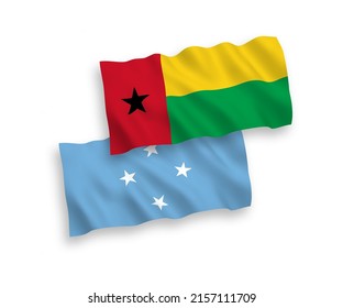 Banderas de ondulación de tela vectorial nacional de los Estados Federados de Micronesia y la República de Guinea-Bissau aisladas de fondo blanco. de 1 a 2.