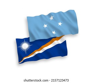 Banderas de ondulación de tejido vectorial nacional de los Estados Federados de Micronesia y la República de las Islas Marshall aisladas en fondo blanco. de 1 a 2.