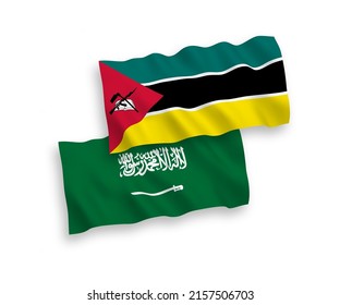 Banderas de ondulación de tela vectorial nacional de la Arabia Saudita y la República de Mozambique aisladas de fondo blanco. de 1 a 2.