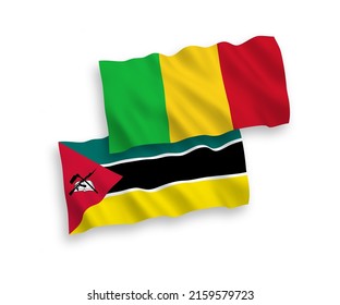 Banderas de olas de tela vectorial nacional de la República de Mozambique y Malí aisladas en fondo blanco. de 1 a 2.