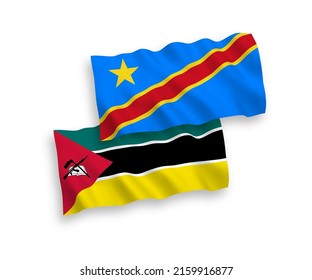 Nationale Vektor-Wellen-Flaggen der Republik Mosambik und der Demokratischen Republik Kongo einzeln auf weißem Hintergrund. 1 bis 2 %.