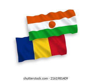 Banderas de olas de tela vectorial nacional de Rumania y la República del Níger aisladas en fondo blanco. de 1 a 2.
