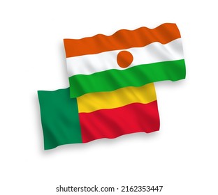Banderas de olas de tela vectorial nacional de la República del Níger y Benin aisladas en fondo blanco. de 1 a 2.