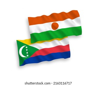 Banderas de olas de tela vectorial nacional de la República del Níger y la Unión de las Comoras aisladas en fondo blanco. de 1 a 2.