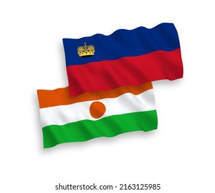Banderas de olas de tela vectorial nacional de la República del Níger y Liechtenstein aisladas en fondo blanco. de 1 a 2.