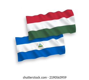 Banderas de olas de tela vectorial nacional de Nicaragua y Hungría aisladas en fondo blanco. de 1 a 2.