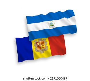 Banderas de ondas de tela vectorial nacionales de Nicaragua y Andorra aisladas en fondo blanco. de 1 a 2.
