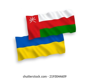 Banderas de olas de tela vectorial nacional del Sultanato de Omán y Ucrania aisladas en fondo blanco. de 1 a 2.