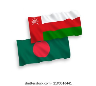 Banderas de ondulación de tela vectorial nacional del Sultanato de Omán y Bangladesh aisladas en fondo blanco. de 1 a 2.