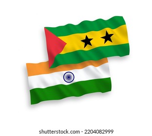 Banderas de ondulación de tela vectorial nacional de la India y Santo Tomás y Príncipe aisladas en fondo blanco. de 1 a 2.