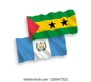 Banderas de ondulación de tela vectorial nacional de Santo Tomás y Príncipe y la República de Guatemala aisladas de fondo blanco. de 1 a 2.