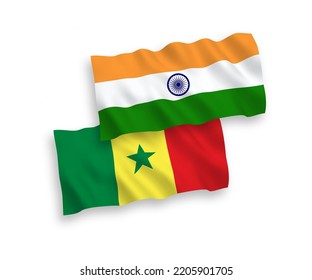 Nationale Vektor-Wellen-Flaggen von Indien und der Republik Senegal einzeln auf weißem Hintergrund. 1 bis 2 %.