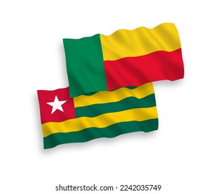 Banderas de olas de tela vectorial nacional de la República Togolesa y Benín aisladas en fondo blanco. de 1 a 2.