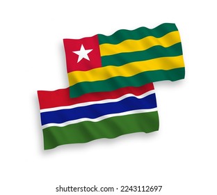 Banderas de olas de tela vectorial nacional de la República Togolesa y la República de Gambia aisladas de fondo blanco. de 1 a 2.
