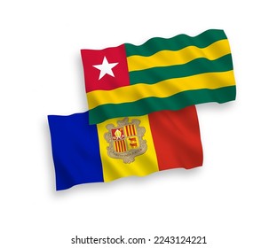 Banderas de olas de tela vectorial nacional de la República Togolesa y Andorra aisladas en fondo blanco. de 1 a 2.