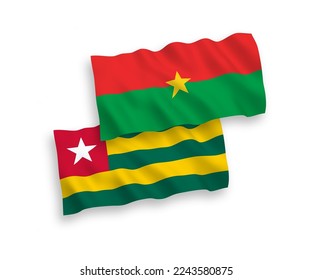 Banderas de olas de tela vectorial nacional de la República Togolesa y Burkina Faso aisladas en fondo blanco. de 1 a 2.