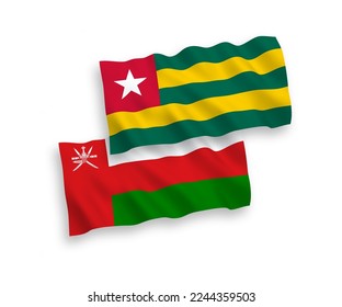 Banderas de ondulación de tela vectorial nacional de la República Togolesa y Sultanato de Omán aisladas en fondo blanco. de 1 a 2.