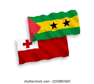 Nationale Vektor-Wellen-Flaggen des Königreichs Tonga und Saint Thomas und Prince einzeln auf weißem Hintergrund. 1 bis 2 %.