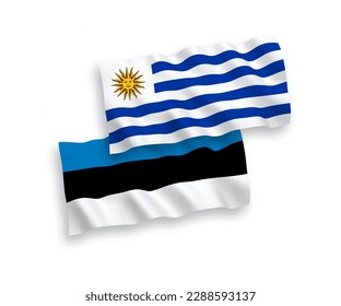 Banderas de ondulación de tela vectorial nacional de Estonia y la República Oriental del Uruguay aisladas de fondo blanco. de 1 a 2.