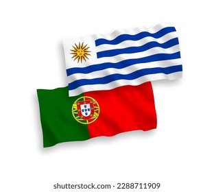 Banderas de olas de tela vectorial nacional de Portugal y la República Oriental del Uruguay aisladas en fondo blanco. de 1 a 2.