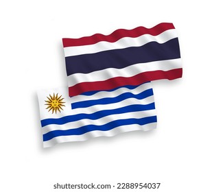 Banderas de olas de tela vectorial nacional de la República Oriental del Uruguay y Tailandia aisladas en fondo blanco. de 1 a 2.