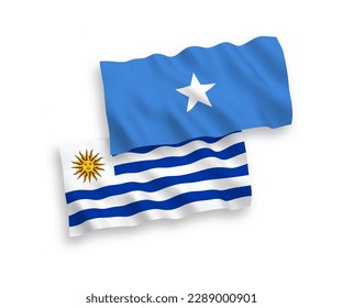 Nationale Vektor-Wellen-Flaggen der Orientalischen Republik Uruguay und Somalias einzeln auf weißem Hintergrund. 1 bis 2 %.