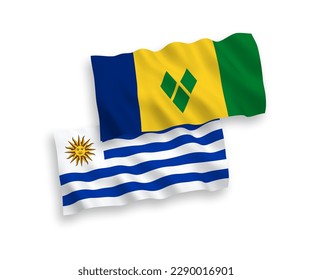 Banderas de ondulación de tela vectorial nacional de la República Oriental del Uruguay y San Vicente y las Granadinas aisladas en fondo blanco. de 1 a 2.