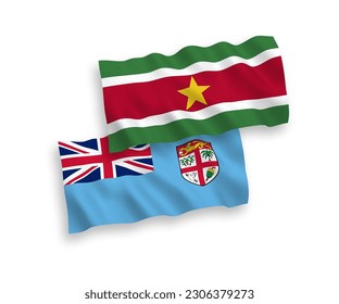 Banderas de ondulación de tela vectorial nacional de la República de Fiji y la República de Suriname aisladas de fondo blanco. de 1 a 2.