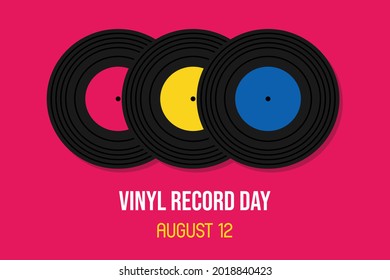 Tarjeta de saludo de dibujos animados del Día Nacional del Registro del Vinilo, ilustración con tres discos de vinilo sobre fondo rosa. 12 de agosto.