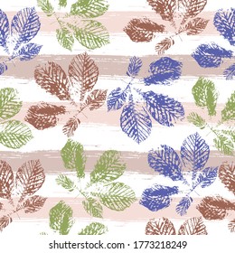 Natural autumn, fall seamless pattern. cute pattern of beautiful prints of leaves painted watercolor by hand. boho chic, mixed media. seamless pattern, colorful background.