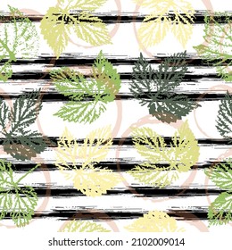 Natural autumn, fall seamless pattern. cute pattern of beautiful prints of leaves painted watercolor by hand. Stylish decoration for interior. seamless pattern, colorful background.
