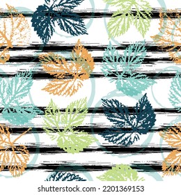 Natural autumn, fall seamless pattern. digital drawing and watercolor texture. background for textile decor and design. botanical wallpaper.