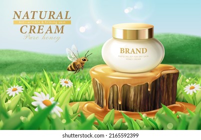 Anuncio natural de crema facial. Ilustración de un tarro de productos para el cuidado de la piel colocado en un trozo de árbol con miel desbordante en el prado y abeja de miel que sobrevolaba