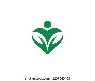 Diseño del logotipo del corazón verde natural. Corazón hecho de manos, personas y deja un icono vectorial creativo.