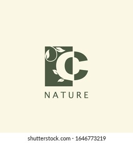 Logo de la letra floral natural C.