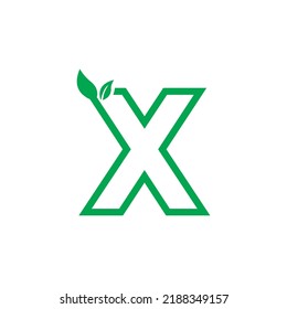Design des Naturlogos mit dem Konzept des Buchstaben X mit Laub verziert. auch geeignet für Gesundheitslogos, Naturlogos. Anfangsbuchstaben X Logo. Logo für Blätter.