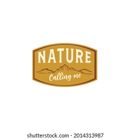 Naturgebirgswanderung Fleckchen-Typografie mit klassischem Vintage-Stil 