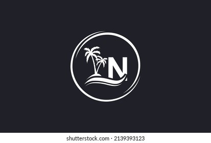 Diseño del logo de arte vectorial de la ola de agua de la naturaleza y del árbol de playa con letra y alfabeto