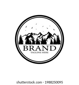 Das Logo der Natur für wild lebende Tiere. Bergabenteuer Vektorgrafik. Berge- und Tannenlandschaft